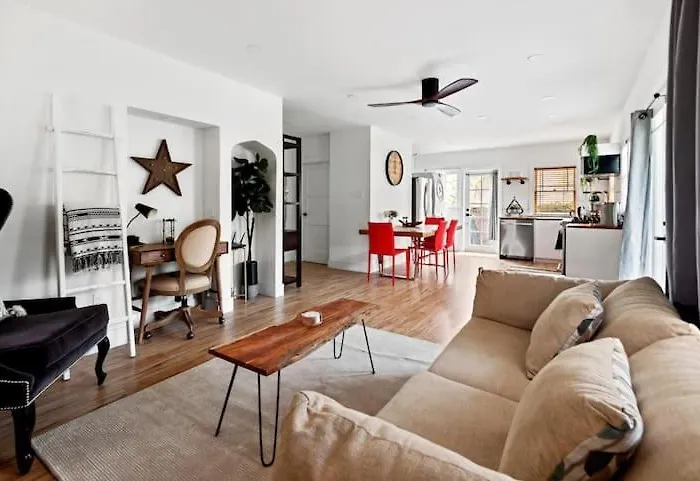 Culver City 2 Bedroom Walking Distance To Downtown Unit B